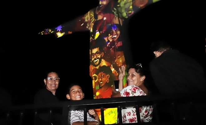 Con expectativa, alegria y en familia, asi fue el domingo de mapping en Cristo Rey