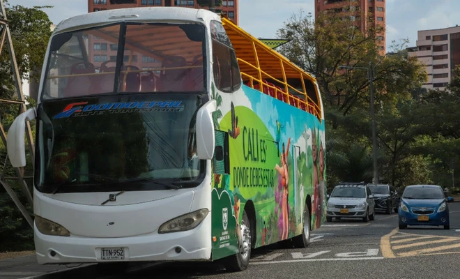El bus turístico abre sus puertas a grandes y pequeños