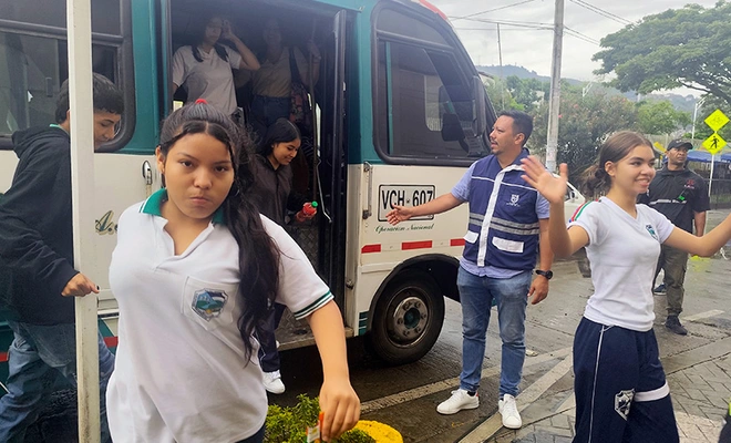 El transporte escolar facilitó el traslado de estudiantes al Petronio Álvarez