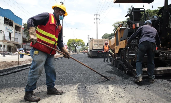 Avanzan obras de la Secretaría de Infraestructura en la  zona  afectada por el atentado del pasado jueves 21 de agosto.