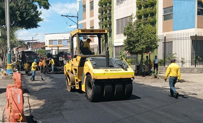Comunas 11, 8 y 7 ya tienen contratista para pavimentar sus vías: Consorcio Distrito Vial se suma a la recuperación de Cali