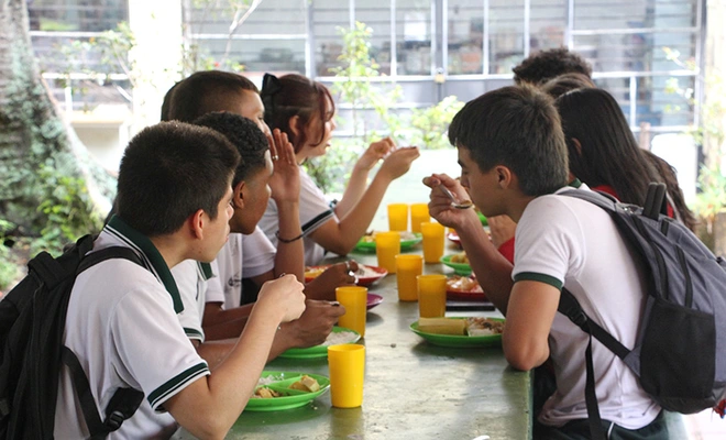 Cali fortalece acciones para garantizar la permanencia escolar