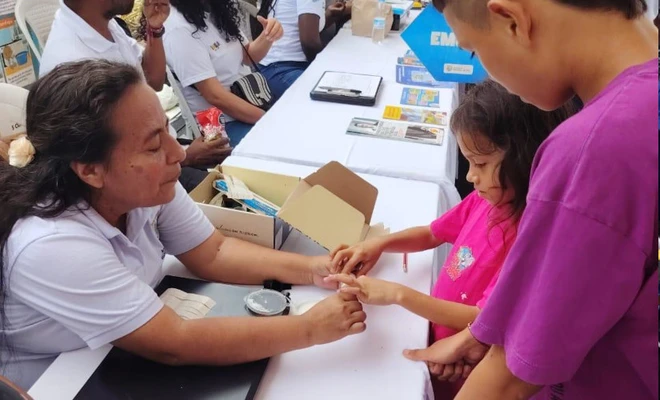 Menores fortalecen aprendizaje con actividades pedagógicas en Feria de Servicios