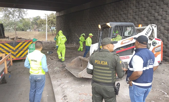 Comunidad en el Paso del Comercio se unió para limpiar un área convertida en botadero de residuos