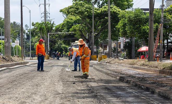 De Condoricosas al puente de López: Secretaría de Infraestructura recupera y pavimenta integralmente la carrera octava