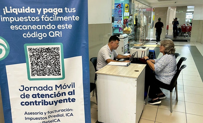 Hacienda Distrital se acerca a la comunidad caleña con jornada de atención en barrios, corregimientos y centros comerciales