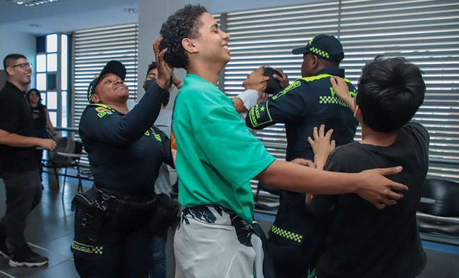 ‘En la Buena’: la historia de un mediador que construye paz en la Comuna 18