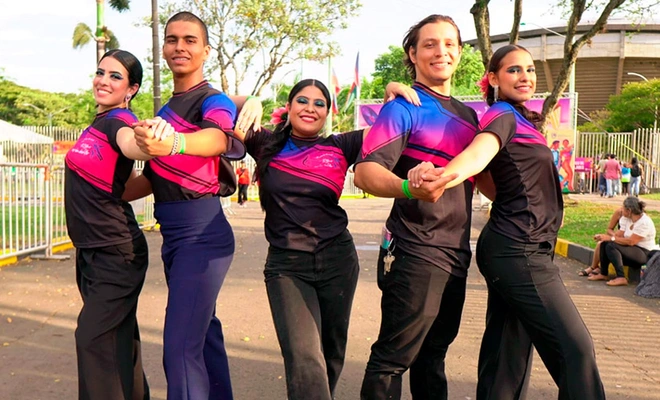 ‘Ritmo y Movimiento’: orgullo bugueño en el escenario más grande de  la salsa