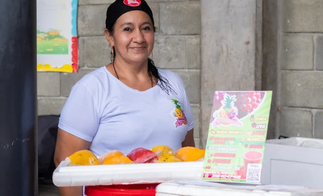 El ‘ángel’ del cuidado y la autonomía económica: Patricia Cusí impulsa \'Pulpas Pati\' gracias al programa CuidArte