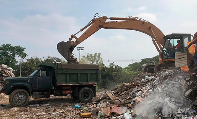 Cali avanza en la evacuación de 1800 toneladas diarias de residuos de construcción y demolición en la Estación de Transferencia de la 50