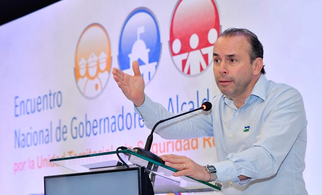 En encuentro de gobernadores y alcaldes, el alcalde Alejandro Eder reiteró que la seguridad debe ser la prioridad nacional