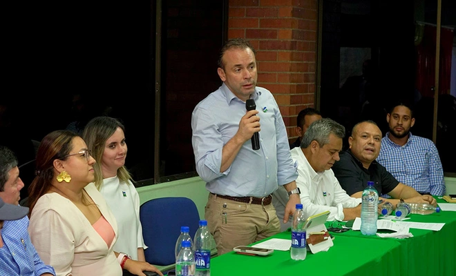 “Gobernamos desde el territorio”: alcalde Alejandro Eder lidera Consejo Ciudadano y presenta inversiones en la Comuna 10