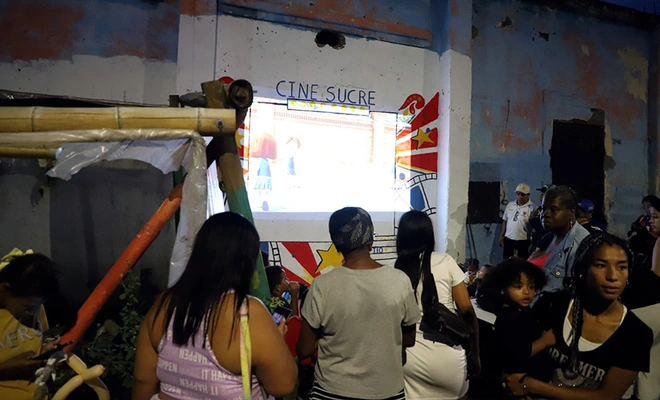 Con mucho entusiasmo, más de 90 niños y niñas del barrio Sucre disfrutaron una fiesta de color y esperanza