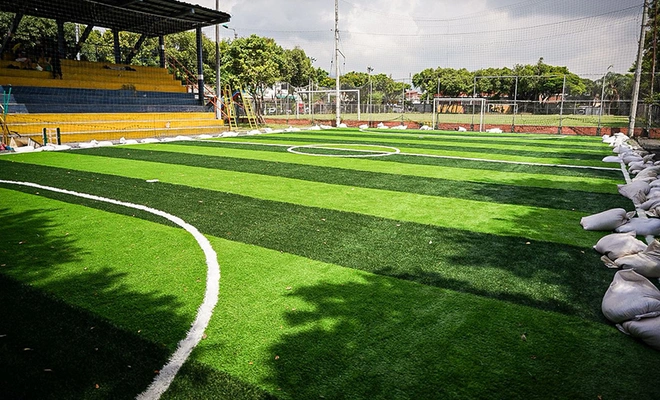 Cali ‘invierte para crecer’ su infraestructura deportiva: se recuperan tres canchas sintéticas en el suroriente