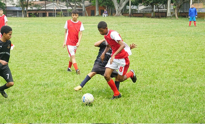 ‘Copa por la Paz’, el torneo de fútbol que reúne a la juventud caleña en la cancha de La Isla