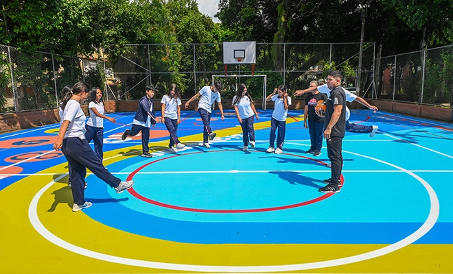 Canchas múltiples renovadas en las comunas 7, 13, 14, 18 y 19, ya están al servicio de la comunidad