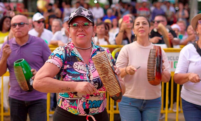 En la ‘Feria al Obrero’ ni la lluvia apaga la salsa