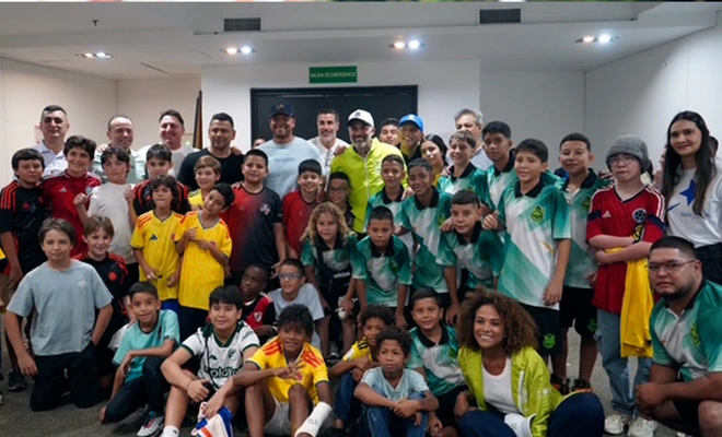 Niños de Cali tuvieron un encuentro muy especial con ‘Capitanes Legendarios’, amigos de Mario Alberto Yepes