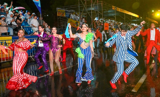 A pesar de la lluvia, cerca de 32.000 personas disfrutaron del Salsódromo, desfile que dio inicio a la 68 de la Feria de Cali