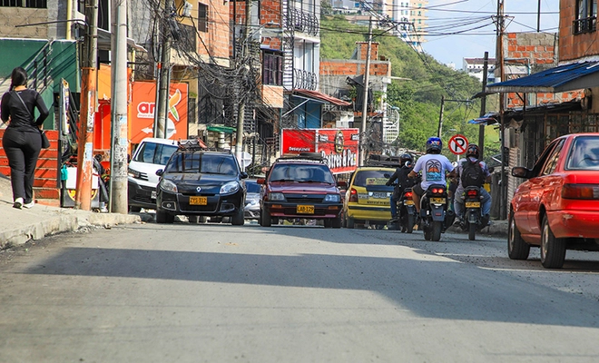 Habitantes del Aguacatal valoran la rehabilitación de su principal vía de acceso: ¡así recuperamos Cali!