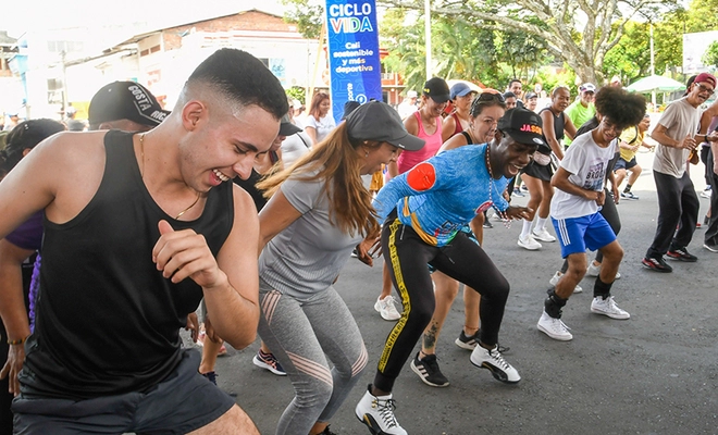 ‘Fercho’ Mesa, el instructor que le pone ritmo a la Ciclovida en la estación Panamericana