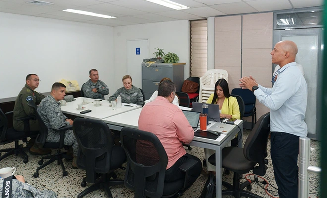 La Administración Distrital de Cali y la Fuerza Aeroespacial trabajan juntos para definir qué tan alto puede crecer el centro de Cali