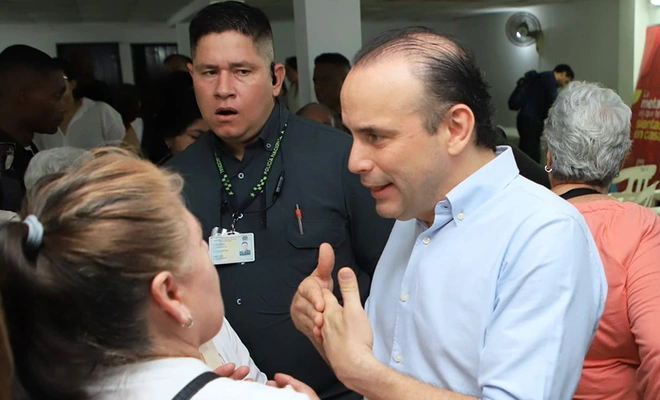 Alejandro Eder celebra la firma del acuerdo tributario con el que se logró un alivio económico para las víctimas del terrorismo