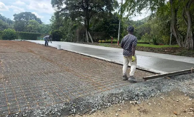 Cancha múltiple del barrio Belisario Caicedo avanza en un 40%: su entrega se proyecta para el mes de marzo