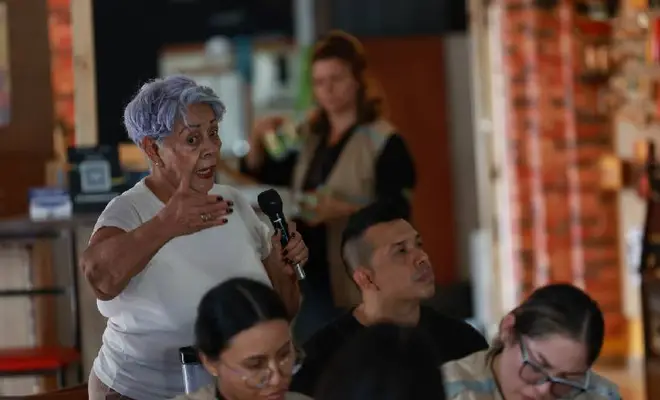 Con pasos firmes y diálogo abierto, la EDRU ejecuta la fase I del recorrido patrimonial de la salsa en el barrio Obrero