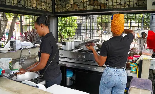 Entrega de módulos comerciales en el Bulevar de Oriente impulsa la economía comunitaria