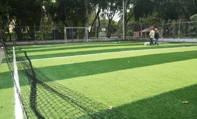 Con el empréstito, alcaldía de Alejandro Eder finaliza obras en otras cuatro canchas sintéticas comunitarias