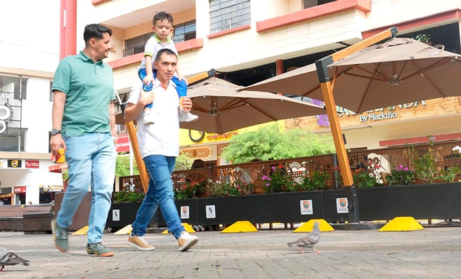 Uso comercial regulado en el Bulevar del Río: ‘Jacaranda’ se acoge a la norma y aporta al cuidado del espacio público