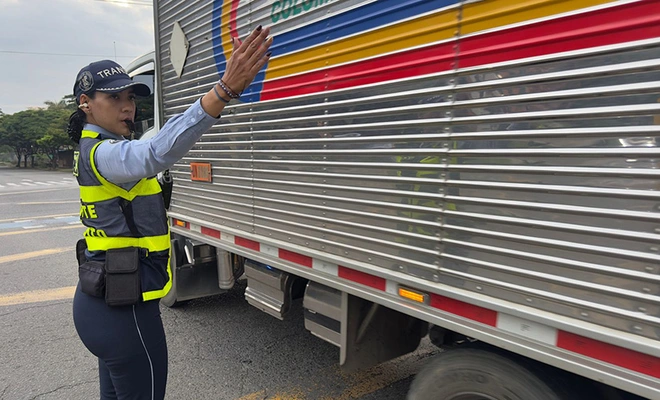 Cali define rutas autorizadas para vehículos de carga dentro del perímetro urbano