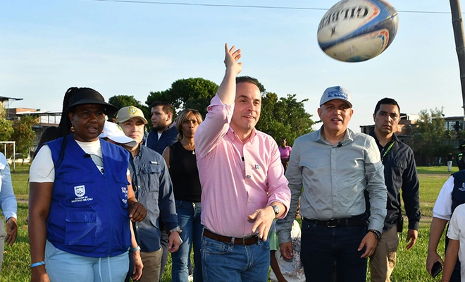 Alcalde Alejandro Eder compartió un entrenamiento de rugby con los jóvenes de la Comuna 13
