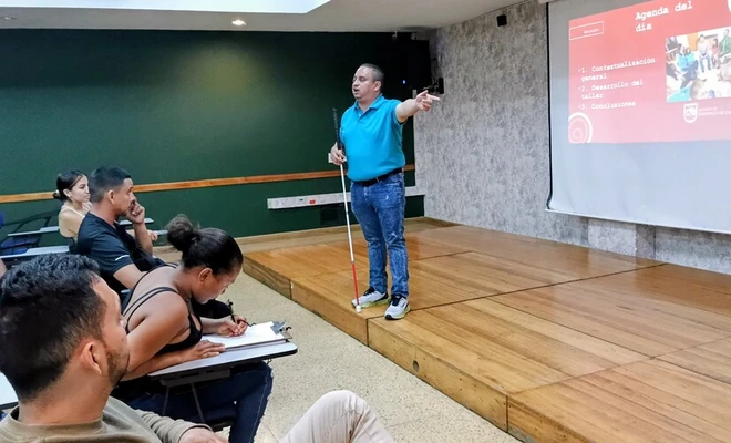 Alcaldía de Cali fortalece la educación inclusiva: así fue el encuentro de familias de estudiantes con discapacidad visual