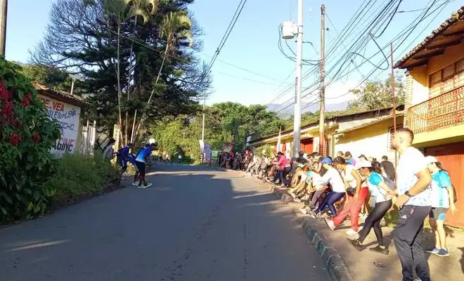 Cali le sigue caminando a la actividad física: más de 60 personas se gozaron la ruta de La Vorágine