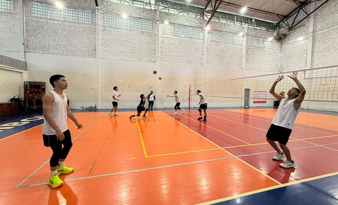 El voleibol masculino de ‘Cali Élite’ afina su juego para los ‘Departamentales’
