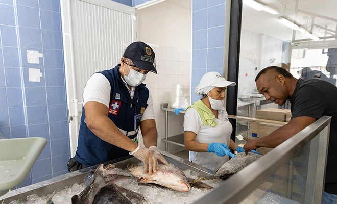 Iniciaron operativos de control en expendios de alimentos en Cali, con motivo de Semana Santa