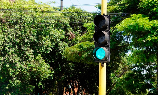 Anuncian recompensas para frenar la vandalización de semáforos