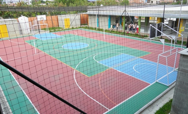 “Desde los barrios se siembra un nuevo futuro”: ciudadanía celebra renovación de la infraestructura educativa de la Comuna 16