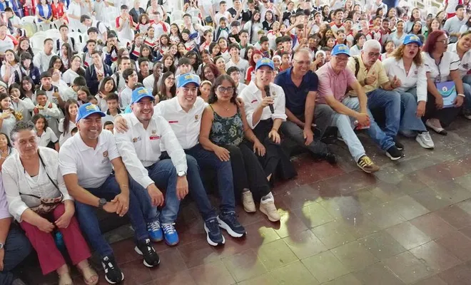 Cali le apuesta a un modelo de educación diferente: la Alcaldía llega a las aulas y responde en el territorio
