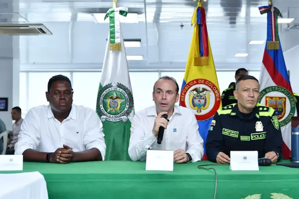 Desde el Puesto de Mando Unificado, el alcalde Alejandro Eder entregó un parte de tranquilidad e invitó a los caleños a salir a votar