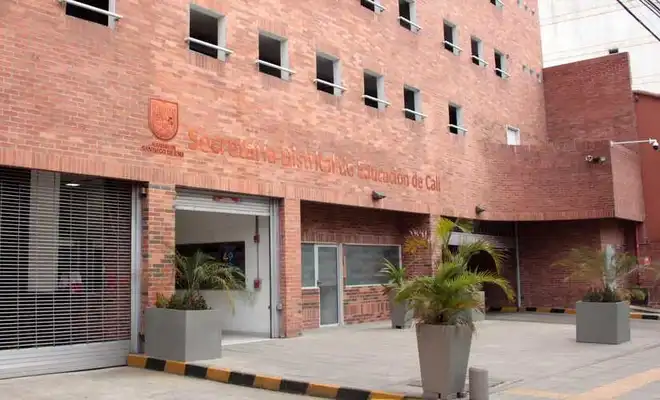 La Secretaría de Educación Distrital lamenta el fallecimiento de un estudiante del Liceo Anglo del Valle e inicia acciones de verificación.