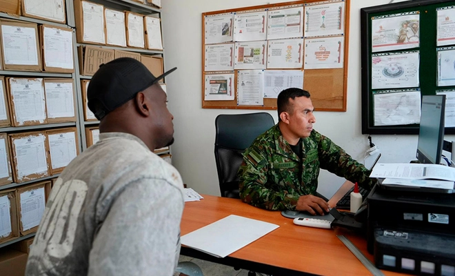 Alcaldía acompañó a 33 víctimas del conflicto armado a definir su situación militar: ahora tienen oportunidades de empleo y estudio