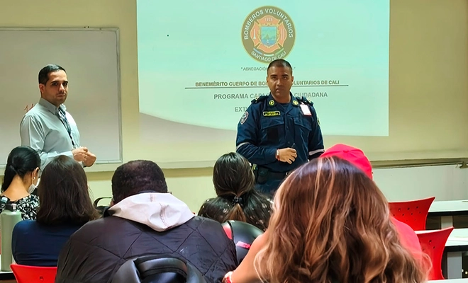 Servidores públicos de Cali se fortalecen en prevención de incendios para proteger la vida en las instituciones educativas