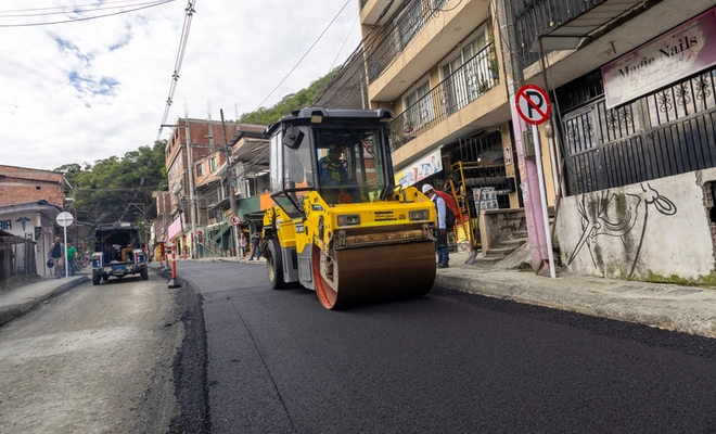 La recuperación vial de Cali no se detiene: fueron adjudicados $59.700 millones para intervenir 144 nuevos tramos