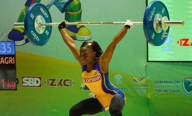 Se rompieron cuatro récords orbitales en la primera jornada del Mundial Junior IWF de Pesas y Colombia logró su primer podio