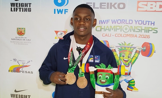 Kevin Segura y Estefanía Higuita le dieron cuatro bronces a Colombia en el ‘Mundial Junior IWF de Pesas Cali 2026’