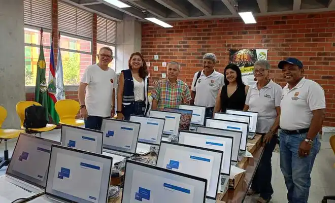 590 equipos tecnológicos fortalecerán las salas de informática en más de 20 sedes educativas oficiales de Cali