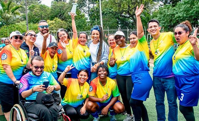 Uramba llegó al barrio Siete de Agosto con deporte, inclusión y atención institucional